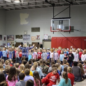 Class of 2027 lead the audience in America, the Beautiful